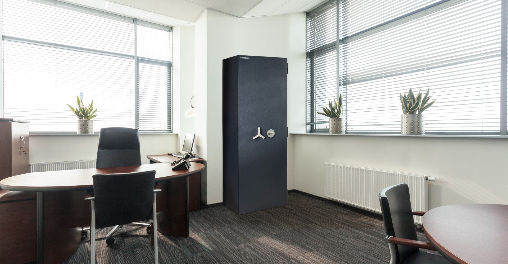 How to Choose the Right Deposit Safe for Your Business?